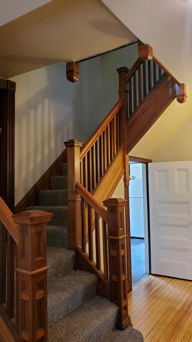 Photo - 221 Alexander St