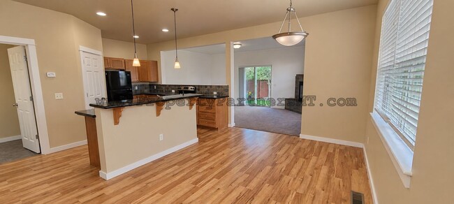 712 Forestglen Dr