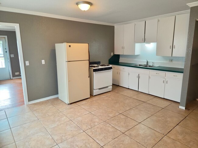 Photo - 1611 N Marrs St