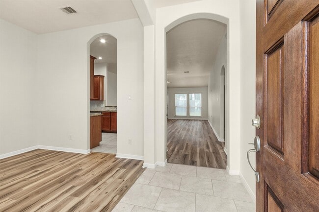 Photo - 12822 Lakeshore Dr