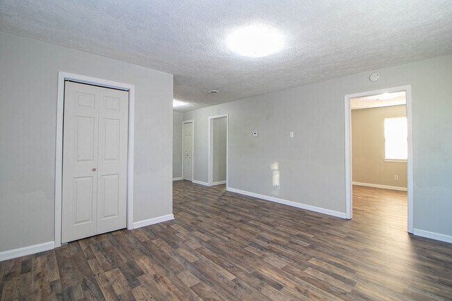 Photo - 12-412 Thompsonville Ln