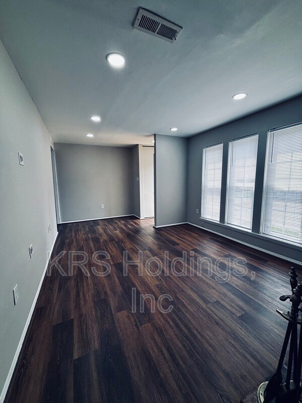 Photo - 817 Pleasant St