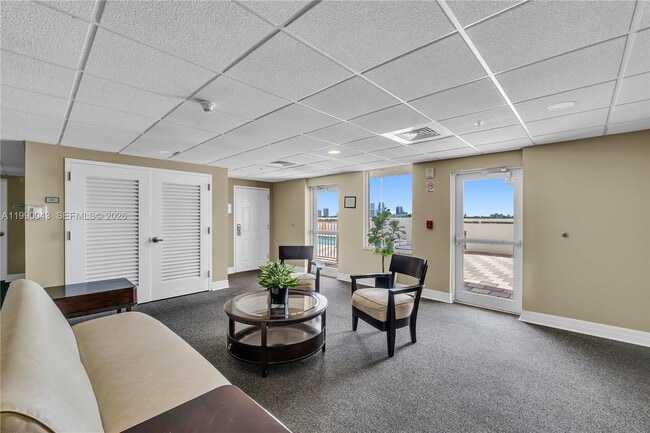 Building Photo - 900 SW 8th St Unit 1110