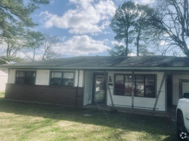 Building Photo - 1924 Shannon Rd Rental