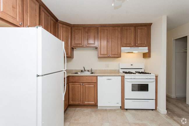 Hallmark Village and Northwood Common Apartments For Rent in Lowell, MA