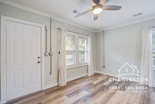 Photo - 118 Klein St