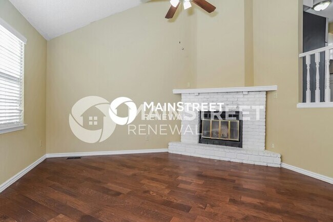 Photo - 3 Bedroom Pet-Friendly Home in Olathe, KS with Main Street Renewal