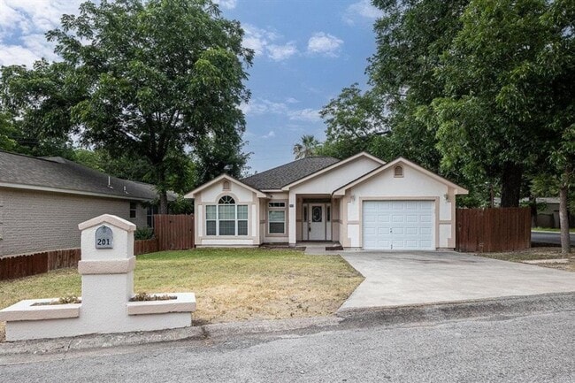 Photo - 201 Elise's Cir