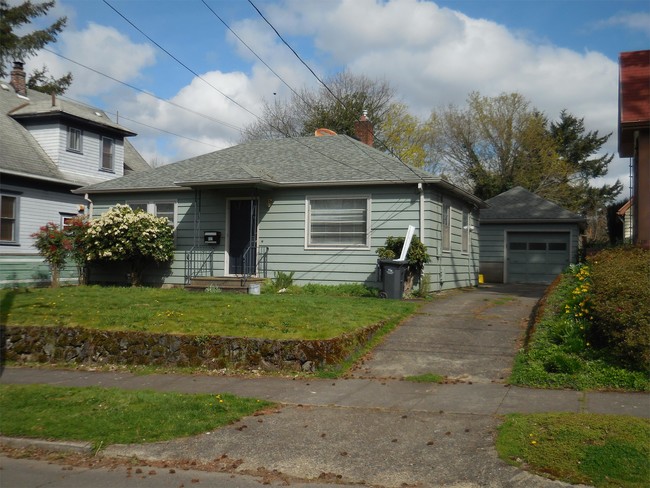 Building Photo - 4121 SE Ellis St