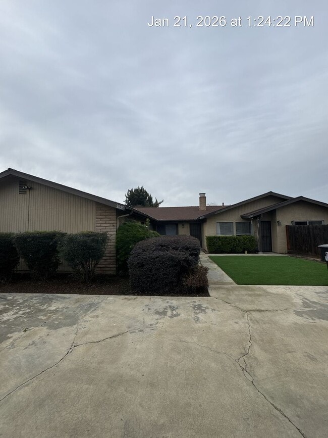 Building Photo - 2962 Unit 2025