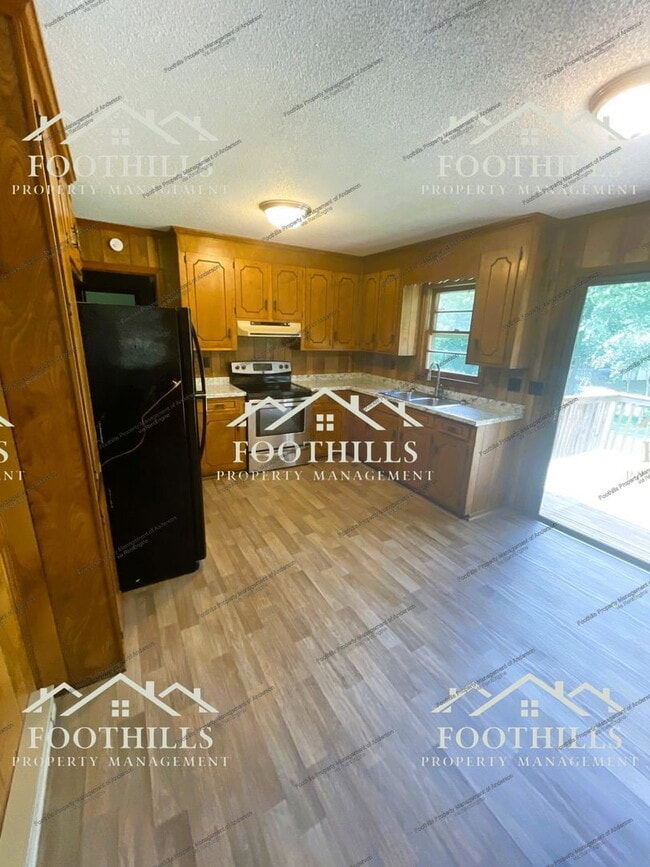 Photo - 301 Mcneil Dr