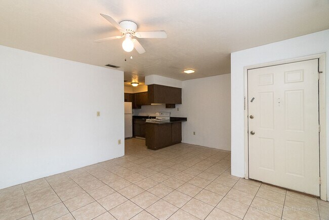 Photo - Newsville 4013 1 - 9 Unit 4