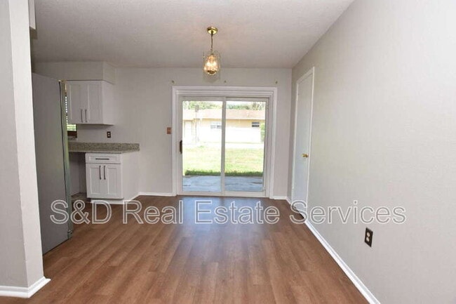 Photo - 1015 E Tee Cir