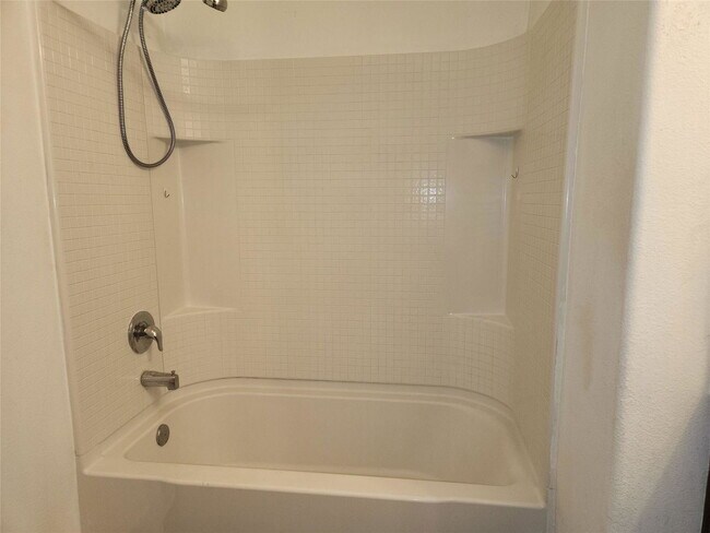 Photo - 303 Pine Mist Ln