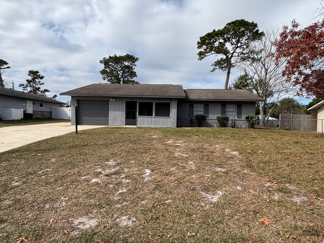 Beautiful 3 bedroom 2 bath home in Deltona - Beautiful 3 bedroom 2 bath home in Deltona