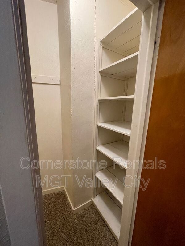 Photo - 458 3rd St NE