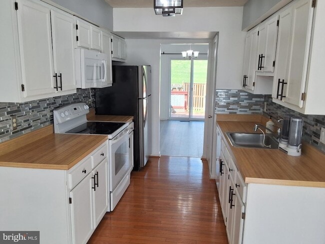 Photo - 19206 Esmond Terrace