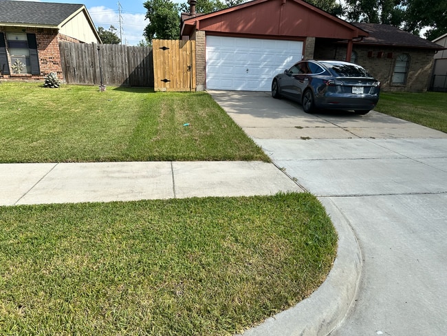 Building Photo - Dartwood Dr