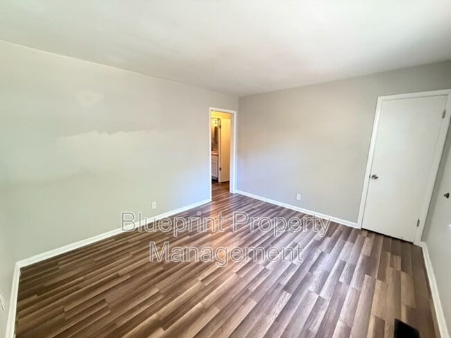 Photo - 737 47th St N