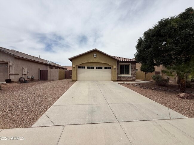 Photo - 888 E Aberdeen Dr House