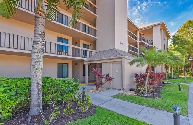 Photo - 4440 NE Sandpebble Trce Unit 104