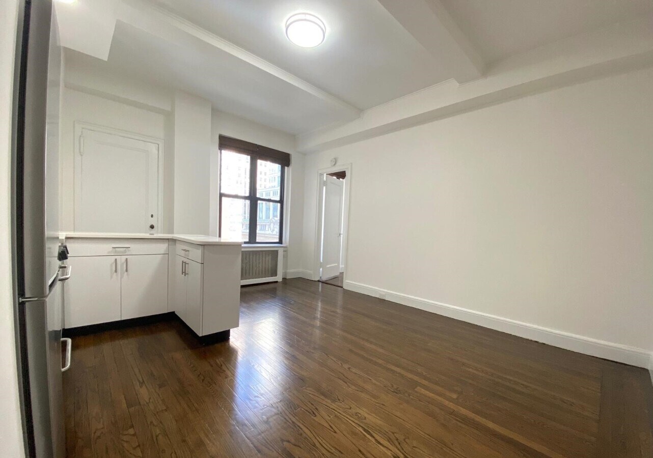140 E 46th St - 140 E 46th St Apartment Unit 4N