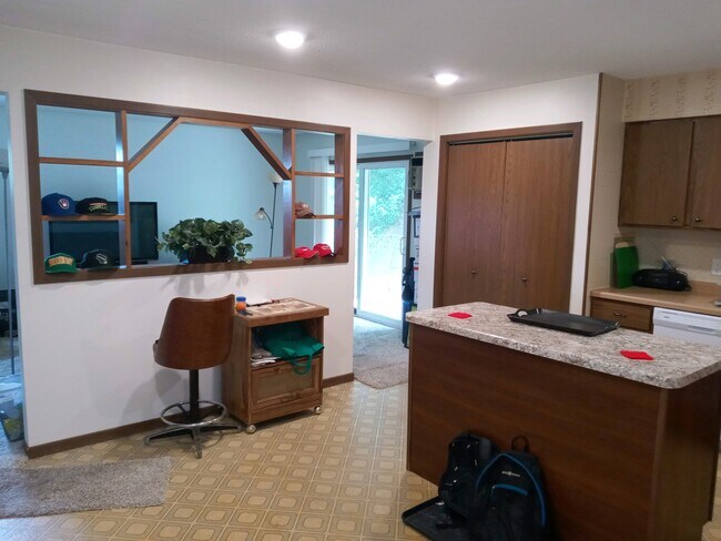 Kitchen - 3303 Woodside Ter Unit 2