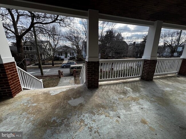 Photo - 513 Whittier St NW