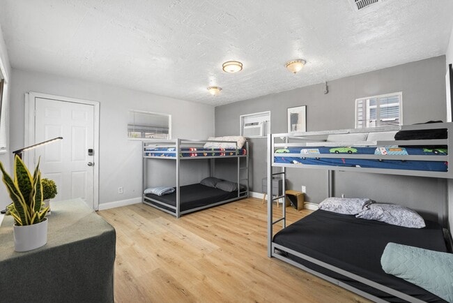 Photo - 4018 Sealy Ave