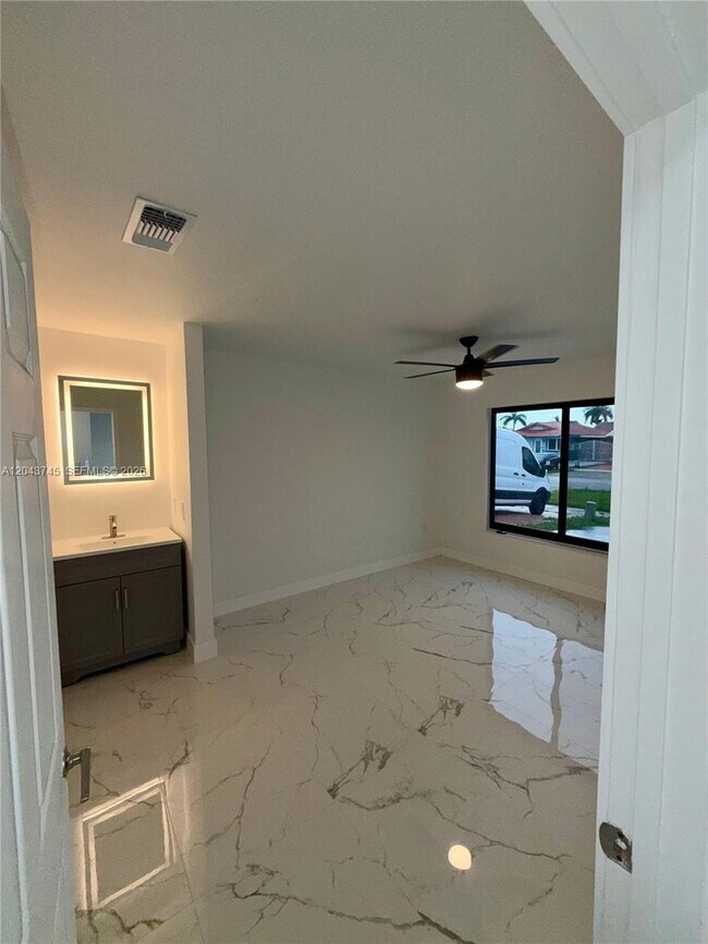 Photo - 8945 NW 114th St