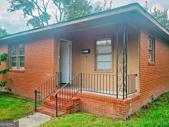 2081 Adams Ave