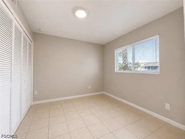 Building Photo - 1107 SE 46th Ln Unit E