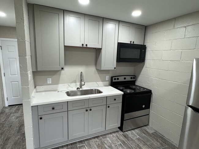 Building Photo - 1140 Church St Unit B