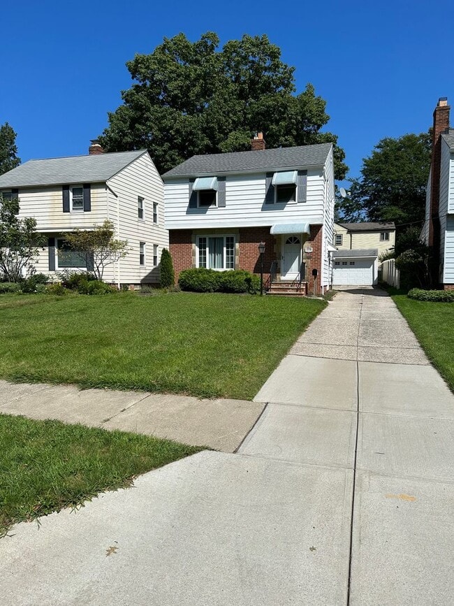 Building Photo - Gorgeous 3 bd, 2 bath South Euclid Home Awaits!