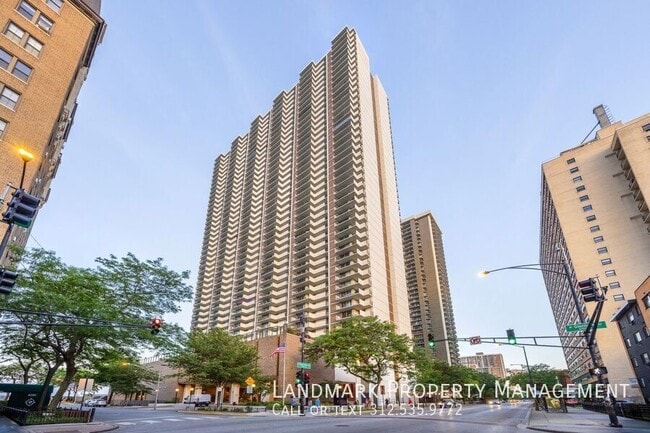 Building Photo - 6033 N Sheridan-Unit 35D Unit 35D
