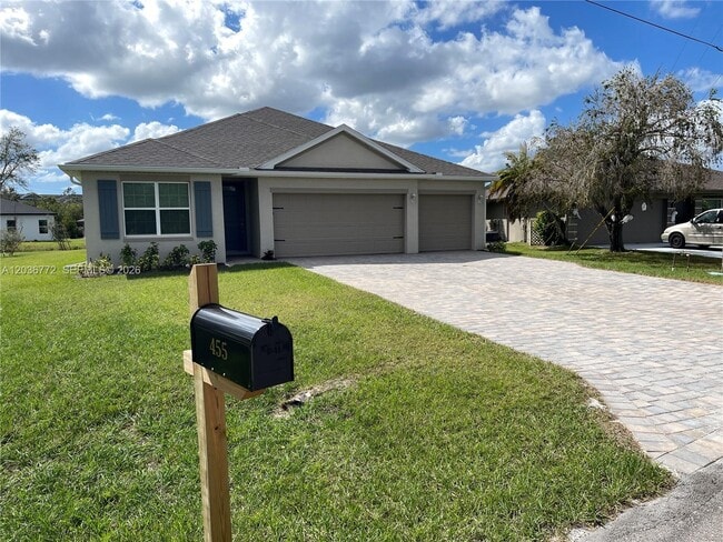 Photo - 455 Londrina Dr