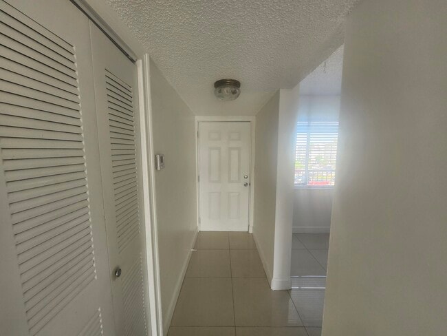 Photo - 8600 N Sherman Cir Unit 408