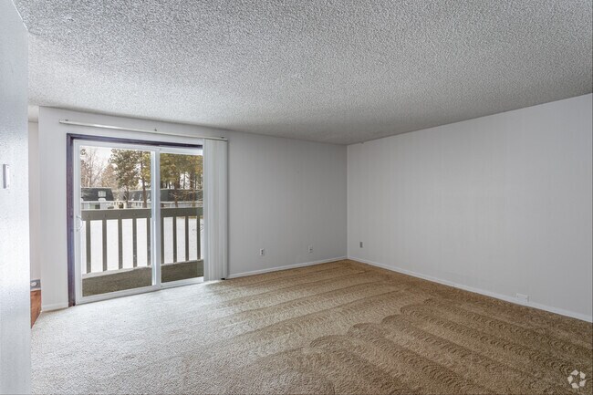 2BR, 1BA - 900SF