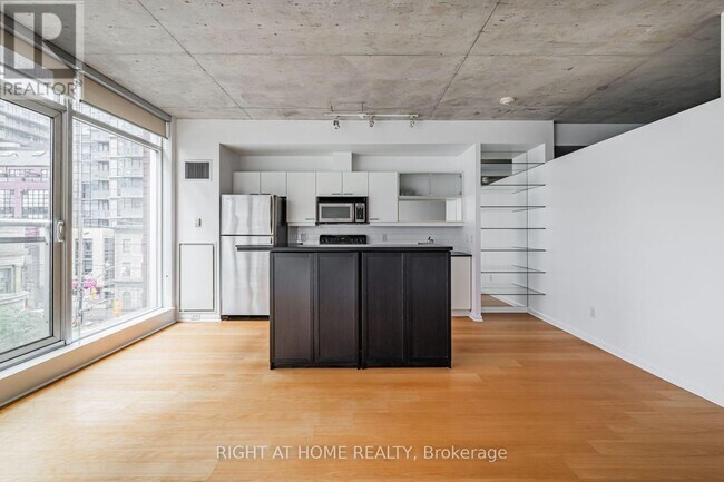 Photo - 333 Adelaide St E Unit 418