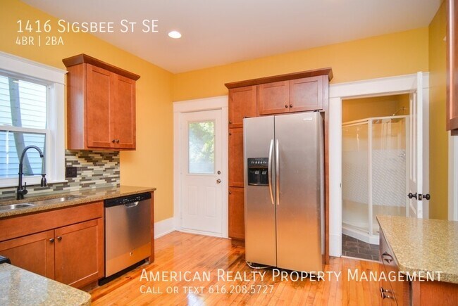 Photo - 1416 Sigsbee St SE