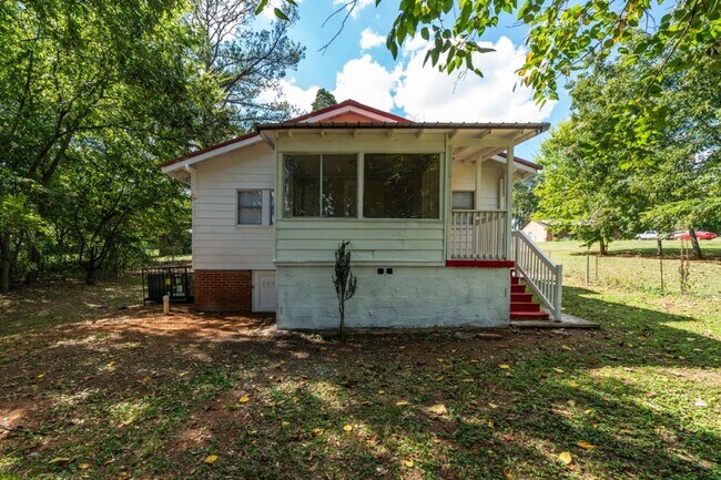 Photo - Fall in Love with This Hidden Gem Off Eastern Valley Road!