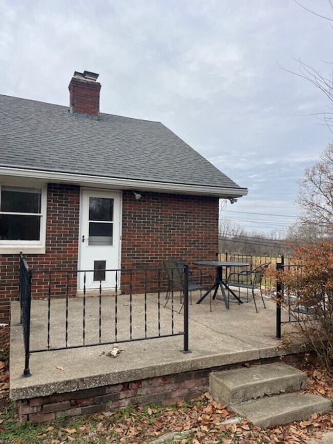 Photo - 3 bedroom, 1.5 bath Home: A MUST SEE! ONE MTH FREE OF YOUR CHOICE WITH A 12 MONTH LEASE!