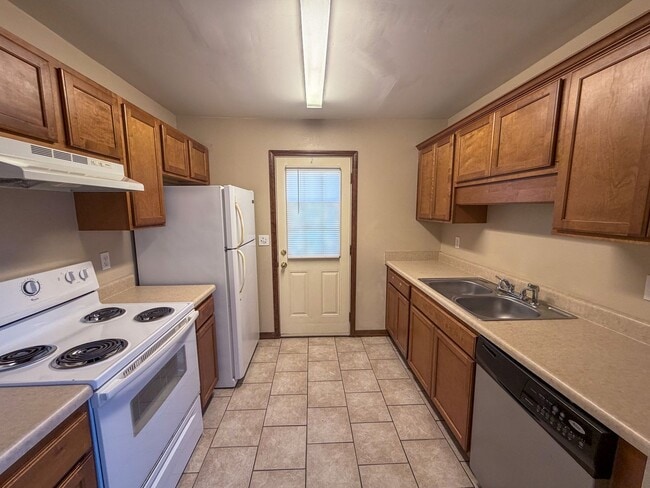 Photo - Well maintained 2 bedroom 1 bath duplex ~ lawn care, pest control & trash included!