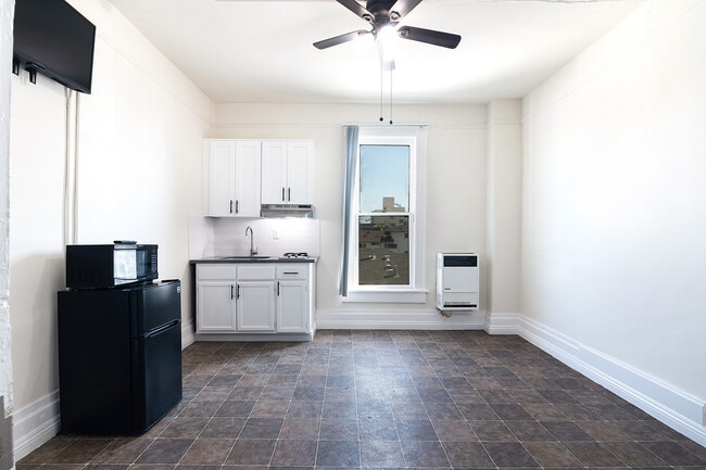 Photo - Mariachi Plaza Apartments