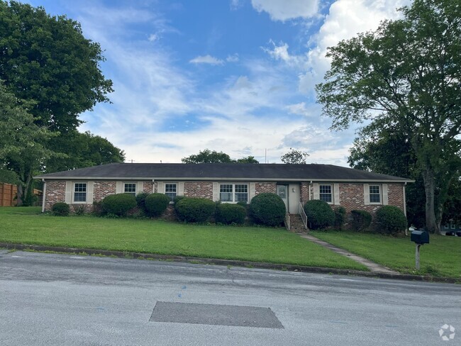 Building Photo - 200 Sewanee Cir Rental