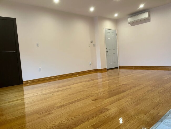 Building Photo - 10822 63rd Rd