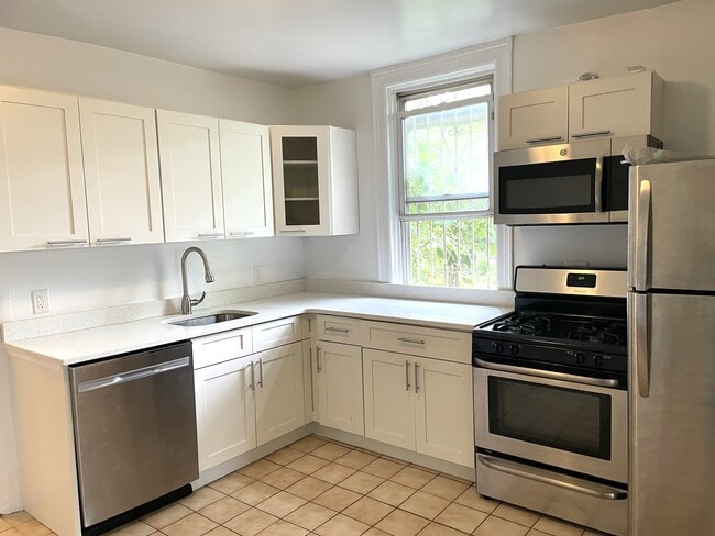 3240 Cambridge Ave - 3240 Cambridge Ave