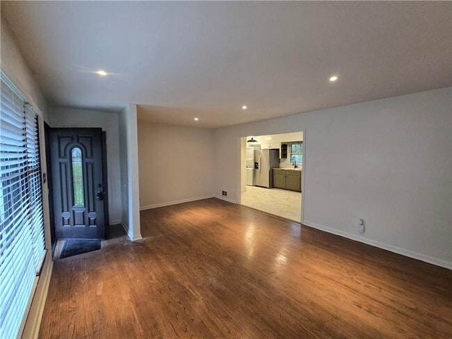 Photo - 2468 Dresden Dr NE