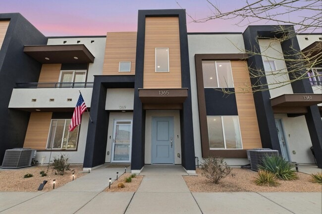 Building Photo - Long Valley Townhome - Amazing Amenities & Small Dogs Allowed