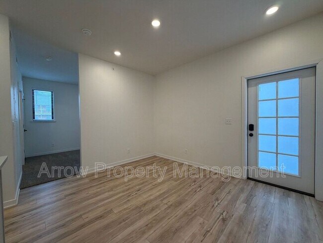 Photo - 2230 R St Unidad 8